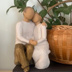 Willow Tree “Anniversary” figurine - no box EUC